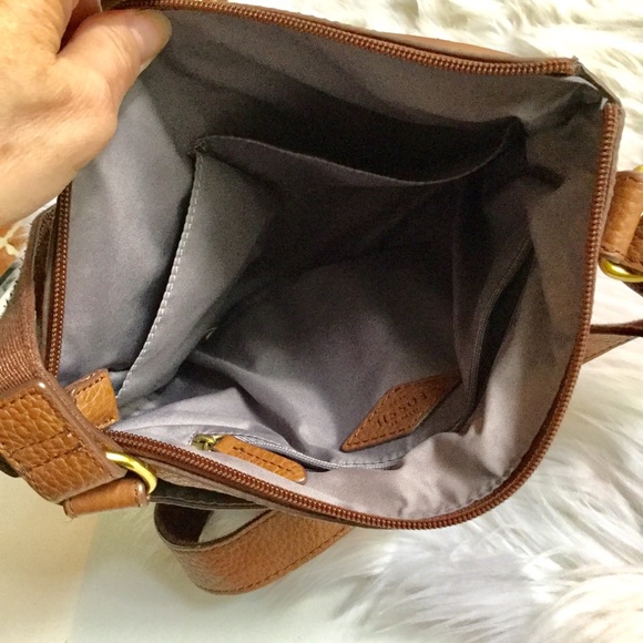 ✨SOLD✨Fossil Genuine Leather Crossbody Bag - Picture 7 of 8